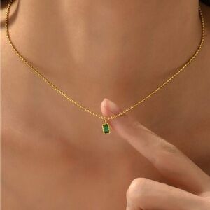 Emerald choker necklace